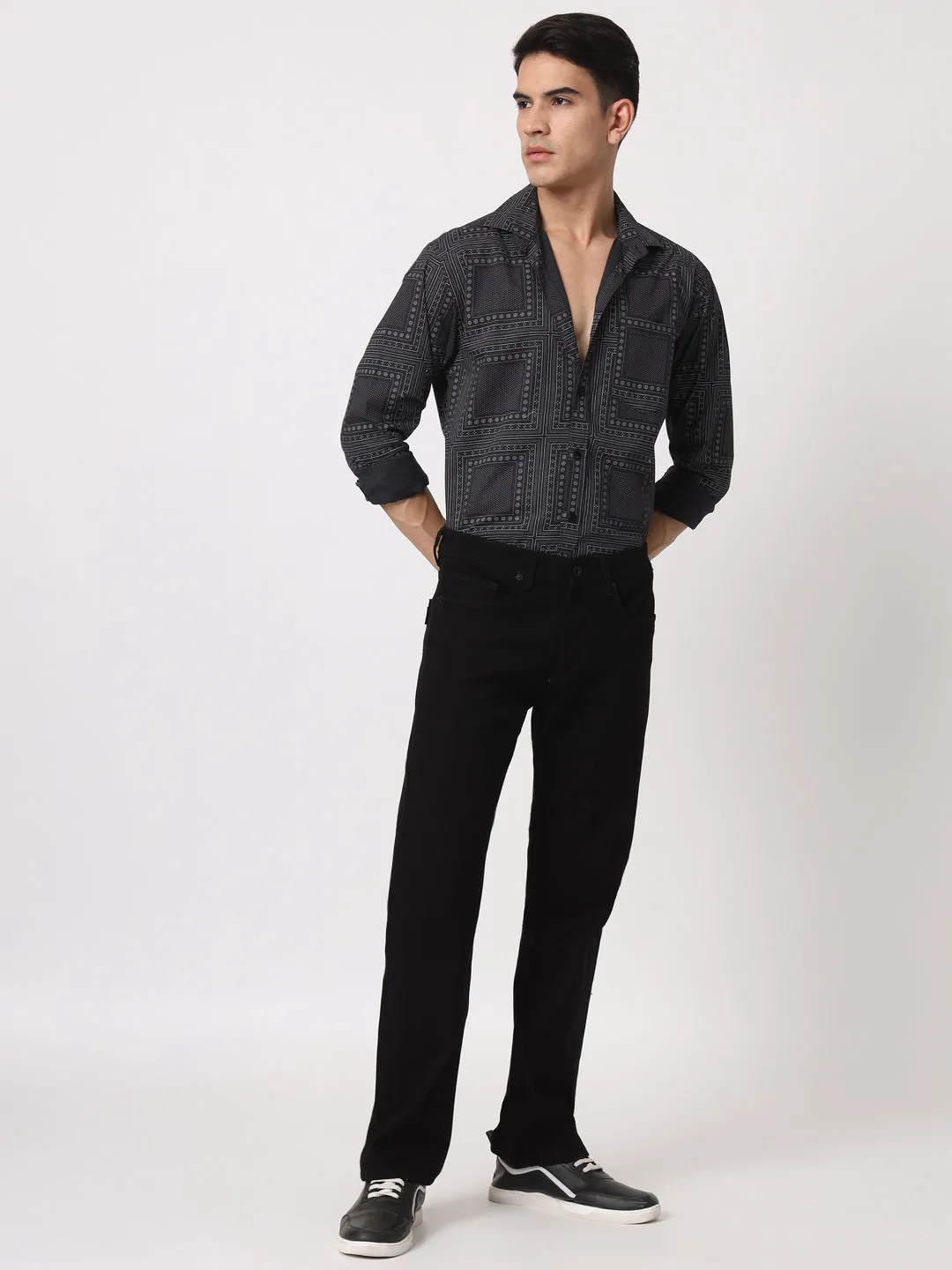 BLACK JEANS