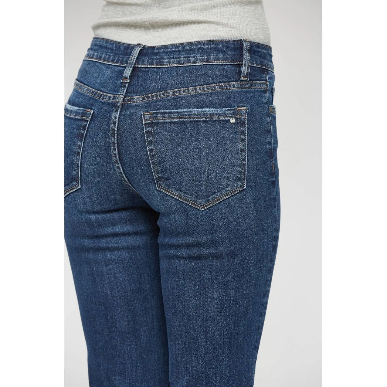 MID RISE STRAIGHT JEANS